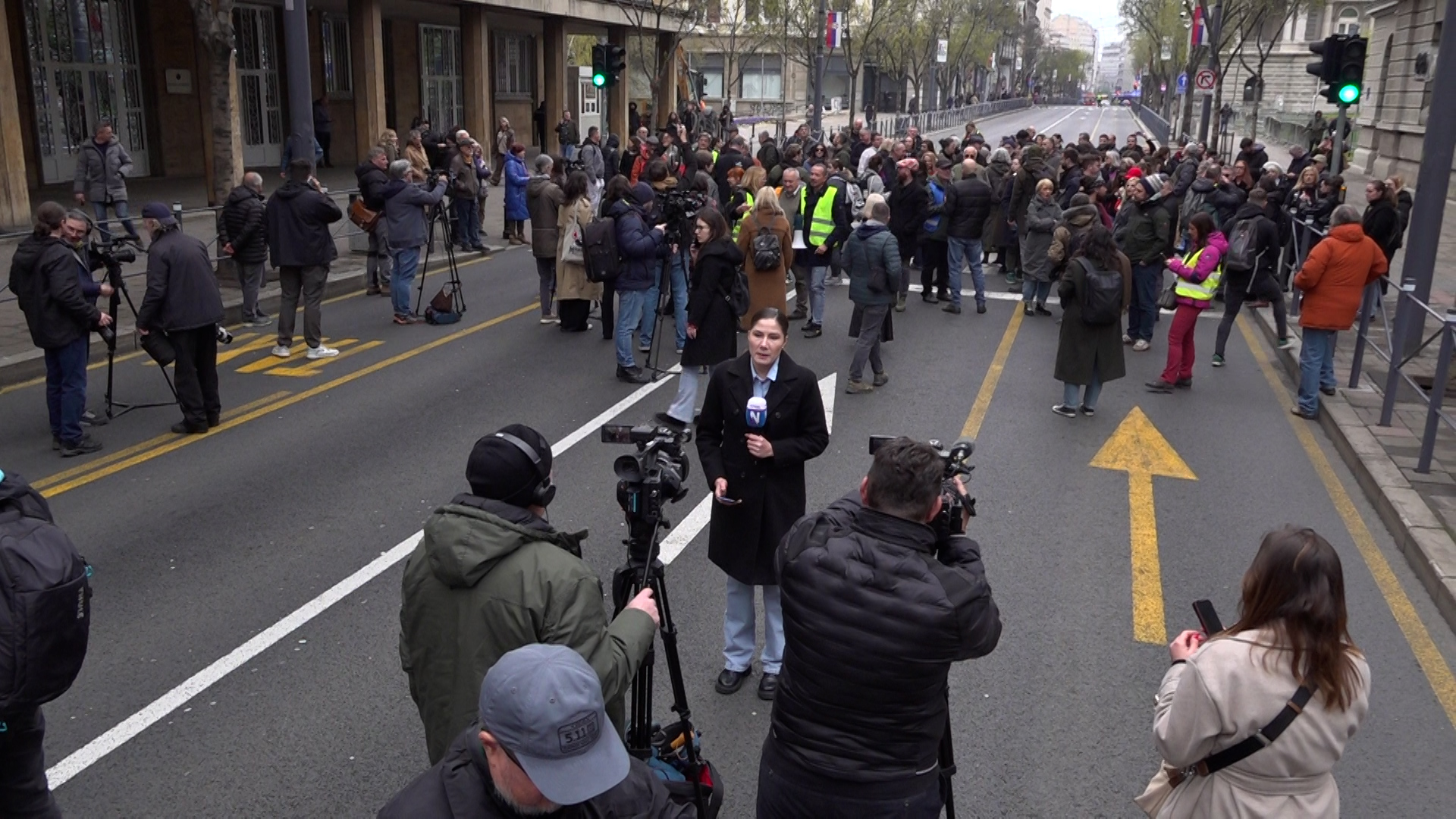 Beograd, protest novinara i medijskih radnika u ulici Kralja Milana, ispred Predsednistva, pokrivanje